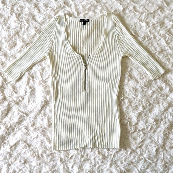 Express Tops - EXPRESS - V-neck zip up top ribbed half sleeve -  off white  - Size Small